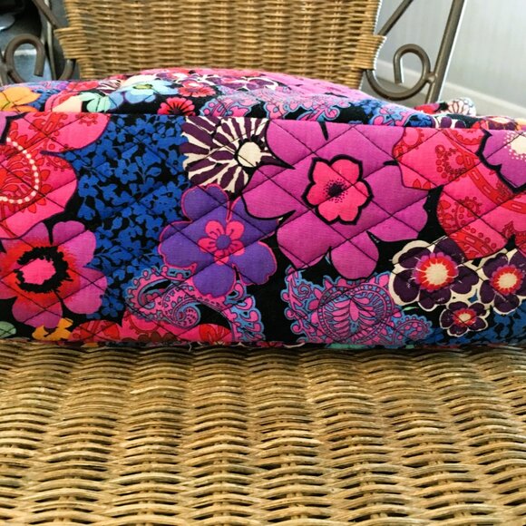 Bundle - Vera Bradley 2 Totes/Handbags & Travel Cosmetic Bag - Picture 9 of 12